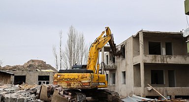 Hatuniye Caddesi ikinci etapta yıkım çalışmaları devam ediyor