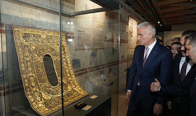 İki 16. yüzyıl İznik çinisi Türkiye’ye iade edildi