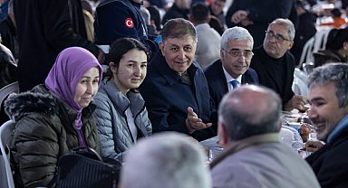 İzmir Büyükşehir Belediyesi’nin iftar sofrası Menemen’de kuruldu