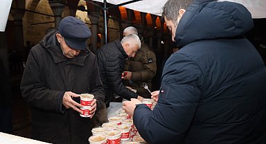 İzmit'te Çanakkale şehitleri için helva ikramı