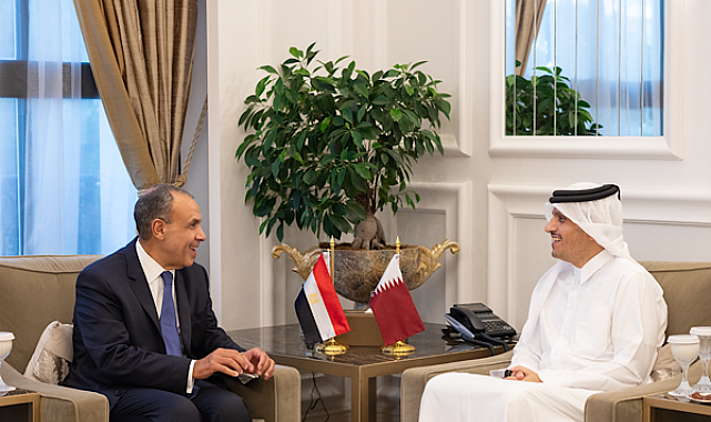 Katar Başbakanı Al-Thani, Mısır Dışişleri Bakanı ile bölgesel gerilimi görüştü