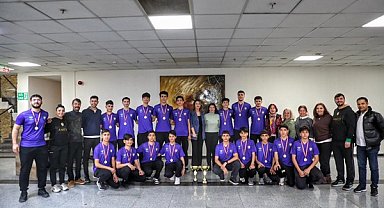 Kayapınar Belediyespor takımları il şampiyonu oldu