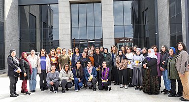 Kayapınar’da tekstil işçisi kadınlar ziyaret edildi