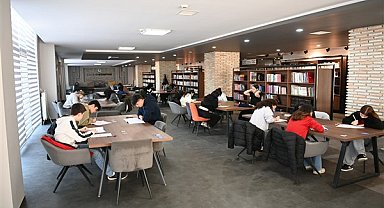 Mamak’ta üniversiteye hazırlanan öğrenciler için deneme sınavı düzenlendi
