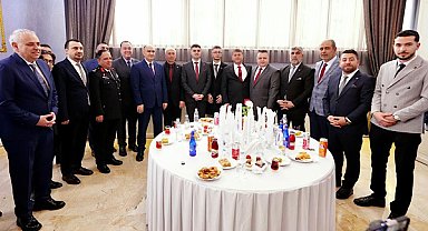Manisa protokolü Öğretmenevi’ndeki bayramlaşma töreninde buluştu