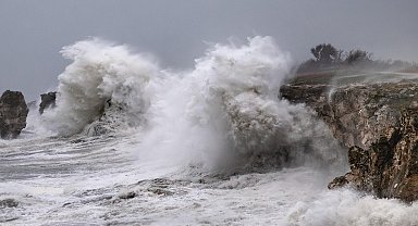 Meteoroloji: Sıcaklıklar artıyor, Batı Akdeniz’de fırtına bekleniyor