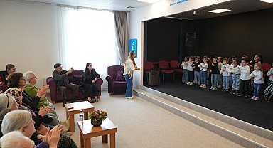 Minikler, Metin Özöğüt Yaşam Merkezi'nde yaşlı vatandaşları ziyaret etti