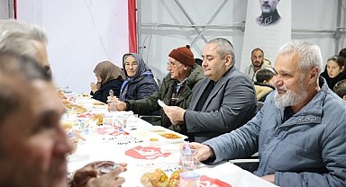 Özarslan, iftar çadırında vatandaşlarla buluştu