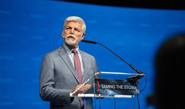 Pavel, Letonya’daki NATO görevindeki askerlerle bir araya geldi