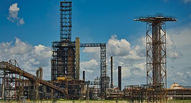 Petrol yükseldi, altın ve gümüş geriledi