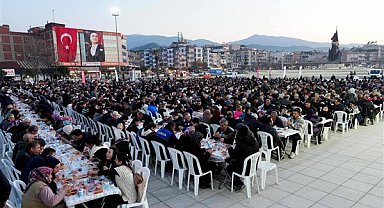 Salihli'de iftar sofraları kuruldu