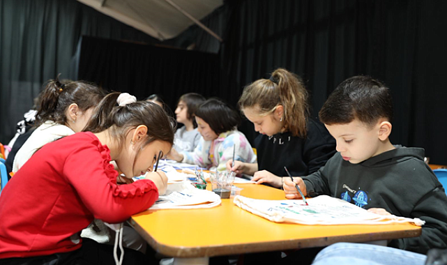 Samsun'da kurulan Bayram Sokağı, vatandaşlardan ilgi görüyor