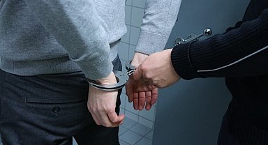 Sivas’ta kadın kılığına girerek hırsızlık yapan 2 şahıs tutuklandı