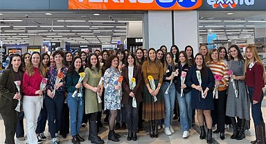 Teknosa 8 Mart’ı kadın çalışanlarıyla birlikte kutladı