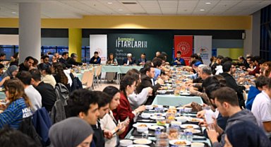 Vali Aktaş, iftarda üniversite öğrencileriyle bir araya geldi