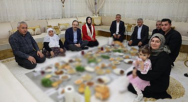 Vali Kızılkaya, Dünya Kadınlar Günü’nde şehit ailesiyle bir araya geldi