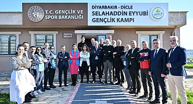 Vali Zorluoğlu, Dicle Kampı'nda gençlerle buluştu
