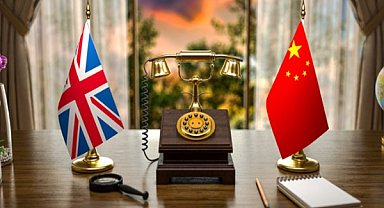 Wang Yi, İngiliz mevkidaşıyla telefon görüşmesi yaptı