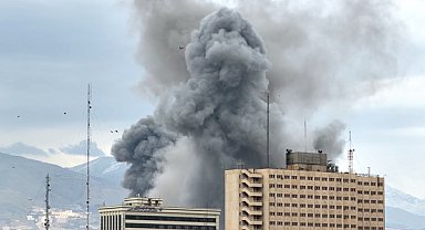 Wang Yi İran, Umman ve Fransa dışişleri bakanlarıyla görüştü