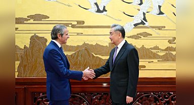 Wang Yi, UAEA Başkanı Grossi ile görüştü