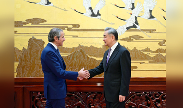 Wang Yi, UAEA Başkanı Grossi ile görüştü