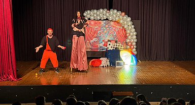 Yalova’da mini sirk gösterisi çocuklarla buluştu