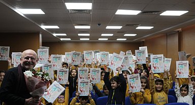 Yazar Ahmet Sınav, Van'da okurlarıyla buluştu
