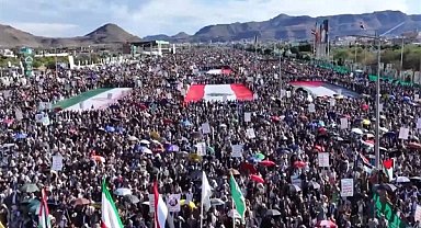 Yemen’de İran ve Lübnan’a destek gösterisi