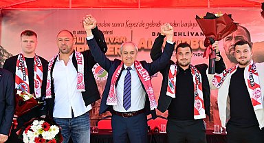 Ali Gürbüz, 10. Kepez Belediyesi Yağlı Pehlivan Güreşleri için imzayı attı