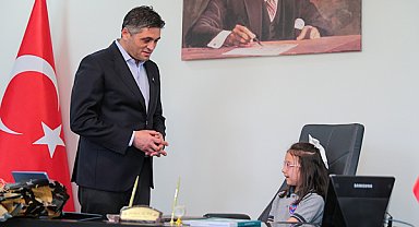 Aliağa'da 23 Nisan dolayısıyla Başkan Acar Koltuğunu devretti