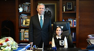 Ankara'da 23 Nisan'da temsili makam devri yapıldı