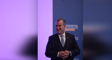 Bakan Bak, Avrupa Şampiyonu Furkan Özbek'i tebrik etti