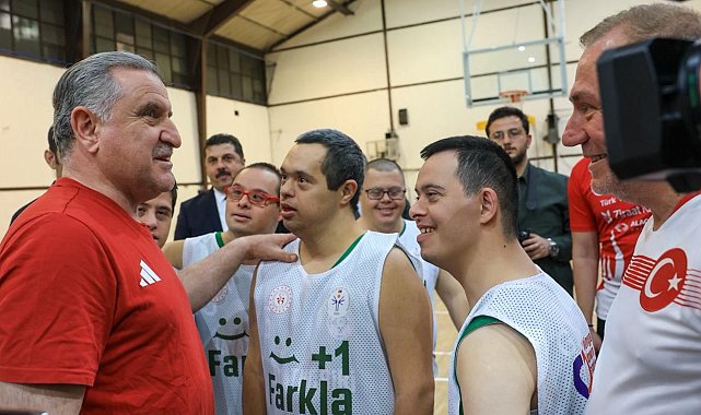Bakan Bak, özel sporcularla basketbol maçı yaptı