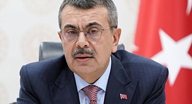 Bakan Tekin, Mustafa Kiriş Ortaokulu’nu ziyaret etti