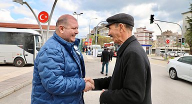 Başkan Çiçek, pazar mesaisinde vatandaşlarla bir araya geldi