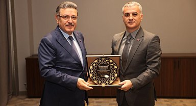 Başkan Genç’e teşekkür plaketi takdim edildi