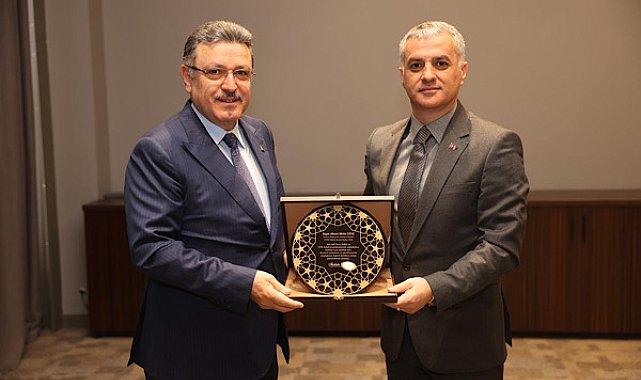 Başkan Genç’e teşekkür plaketi takdim edildi