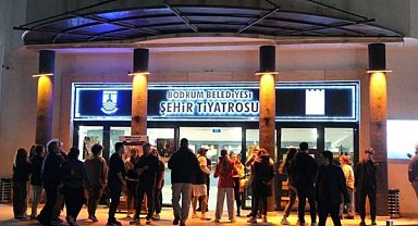 Bodrum, Şehir Tiyatrosu sezonu “Cambazın Cenazesi” ile kapattı