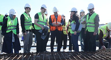 Çiftçi, öğrencilerle hastane inşaatını inceledi