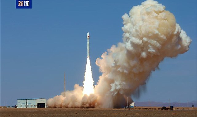 Çin 8 uyduyu tek seferde yörüngeye gönderdi