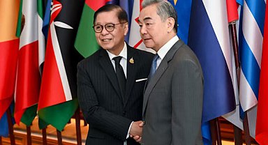 Çin ve Tayland dışişleri bakanları bir araya geldi