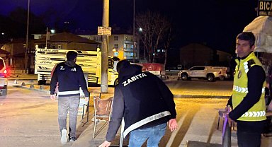 Çorum’da kaldırım ve yol işgallerine yönelik gece denetimi