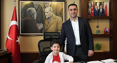 Çukurova’da çocuklar başkanlık koltuğuna oturdu