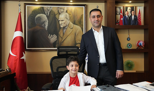 Çukurova’da çocuklar başkanlık koltuğuna oturdu