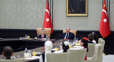 Cumhurbaşkanı Erdoğan, çocukları Cumhurbaşkanlığı Külliyesi'nde kabul etti