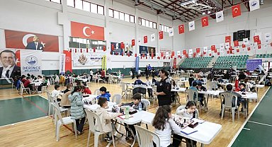 Derince’de 5. Geleneksel Satranç Turnuvası düzenlendi
