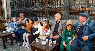 Diyarbakır’da çocuklar dengbej geleneğiyle buluşturuldu