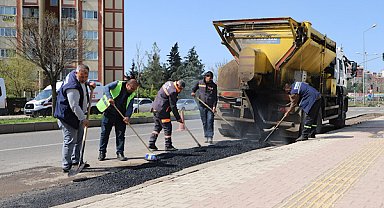 Diyarbakır’da yol bakım ve onarım çalışmaları sürüyor