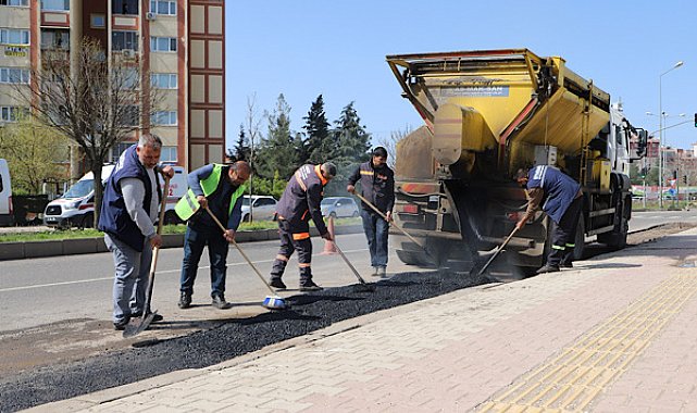 Diyarbakır’da yol bakım ve onarım çalışmaları sürüyor
