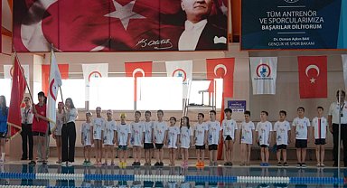 Düzce’de 23 Nisan yüzme şenliği düzenlendi